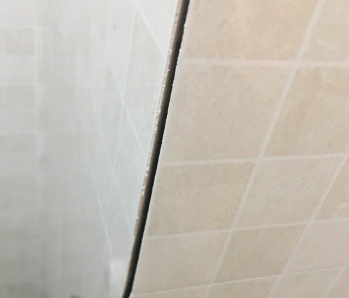 杏花岭瓷砖空鼓维修公司分享阳台瓷砖脱落的修复过程可以分为以下几个步骤
